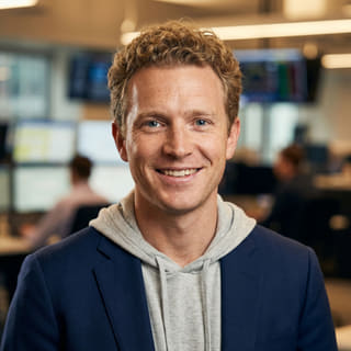 Ryan Brooks, Analista-Chefe de Operações na Límpido Zafirança